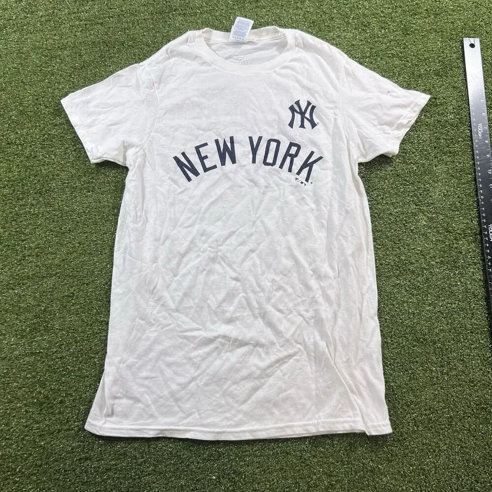 Fanatics New York Yankees Short Sleeve Shirt Mens S NWOT